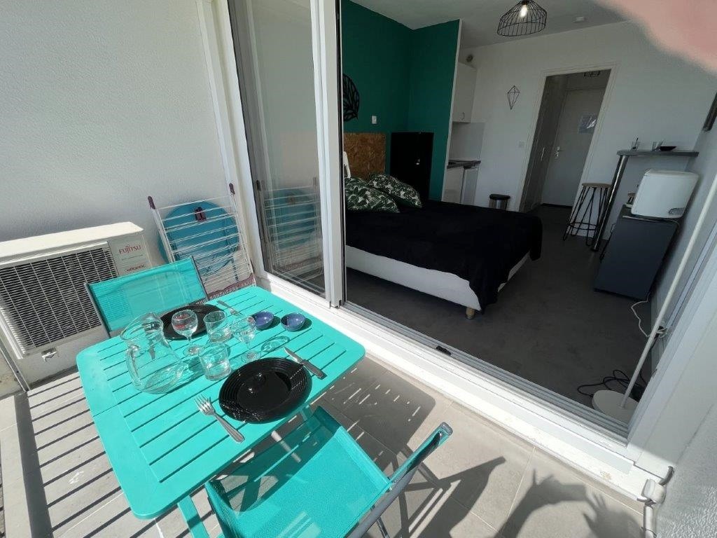 Studio standard village 100 