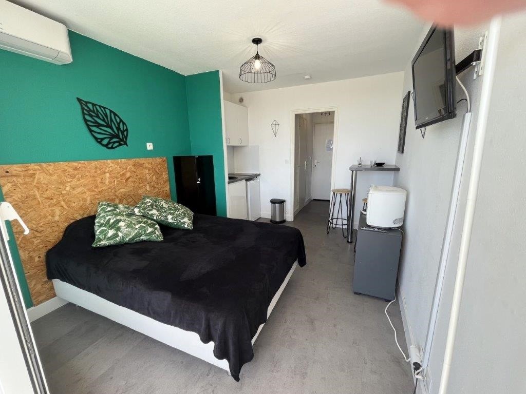 Studio standard village 101 