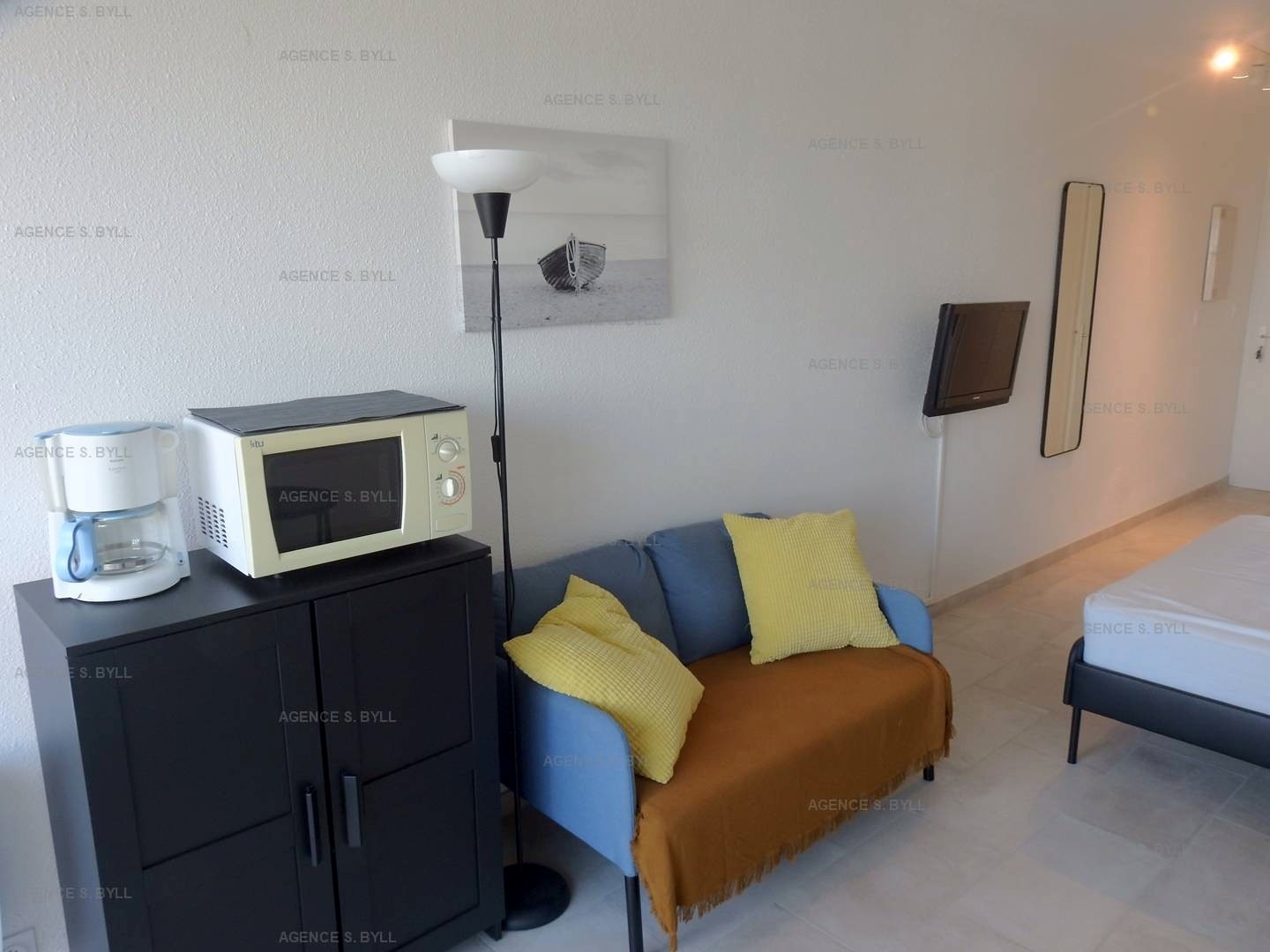 Studio standard village 9 
