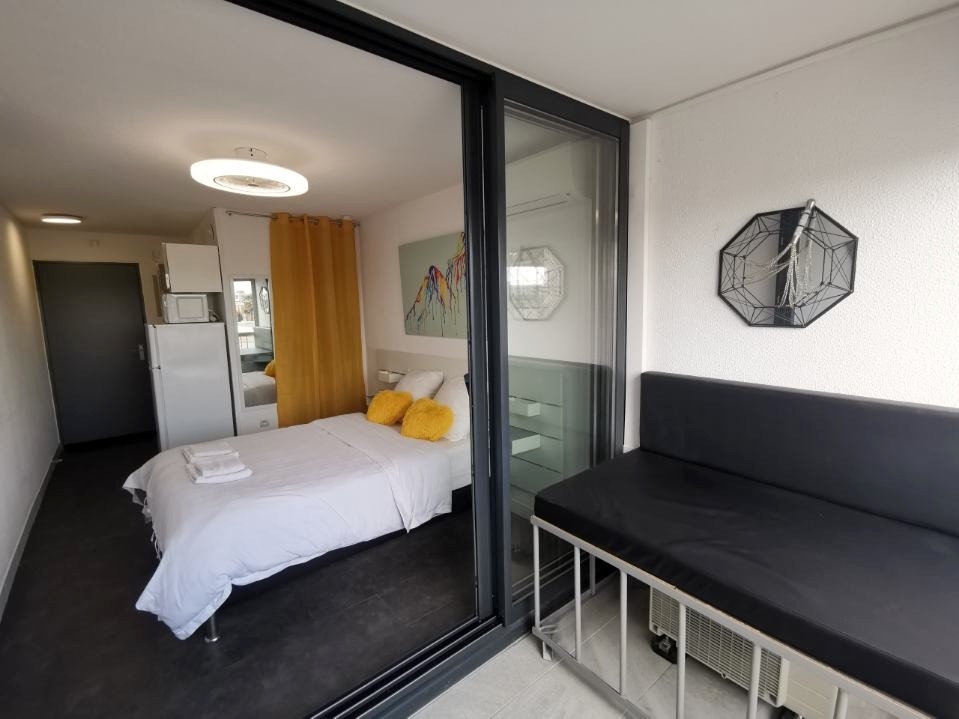 Studio standard village 93 